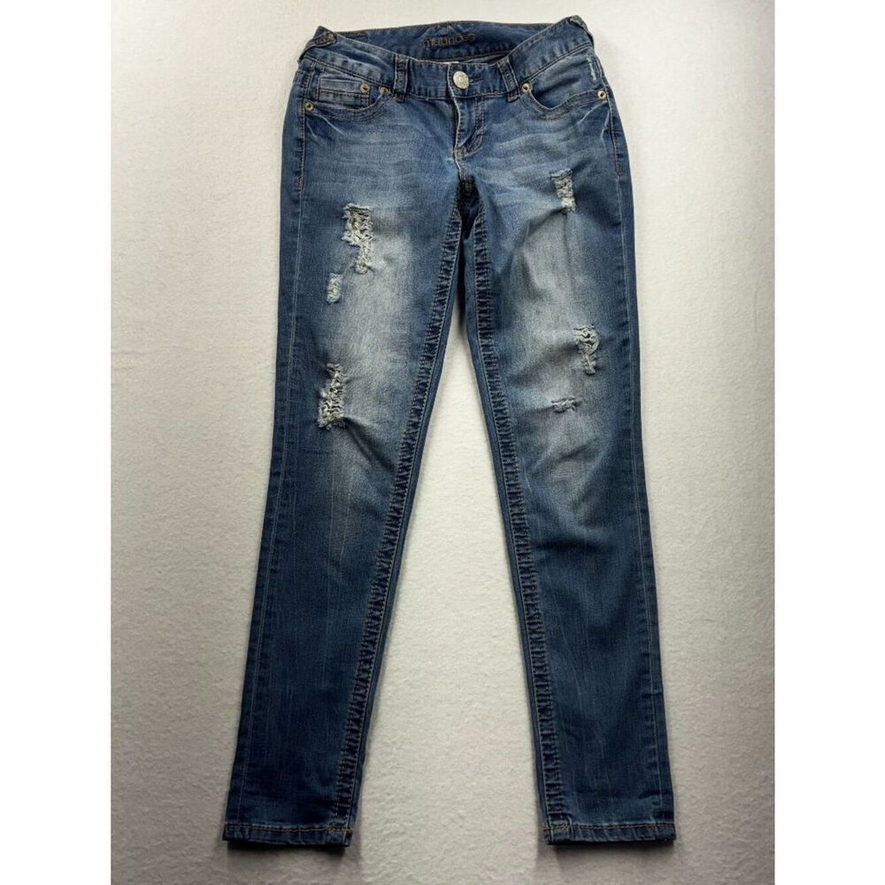 3For$20 Maurices Ripped Style Blue Jeans size 1/2